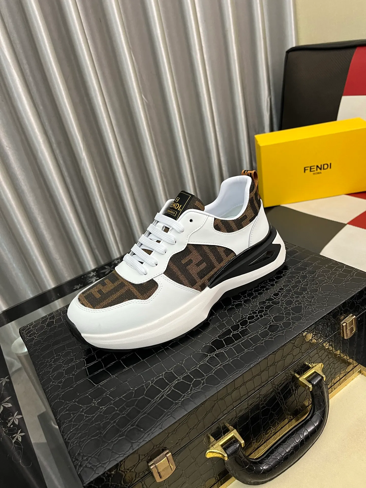 Men's shoes 💰438⌚️⌚️ 【FENDI】Original quality. ~ Unique modern style sneakers. 🏃A must-have casual shoe for trendy men😍😍 Original brand imported from Italy, imported original leather, sheep lining (refuses to discolor and grind feet) Sole: Original sole provided by the original factory, French lazy style design ⚠️Fit to the feet, original quality, super comfortable original sole. Code number: 38-442️⃣Colors available